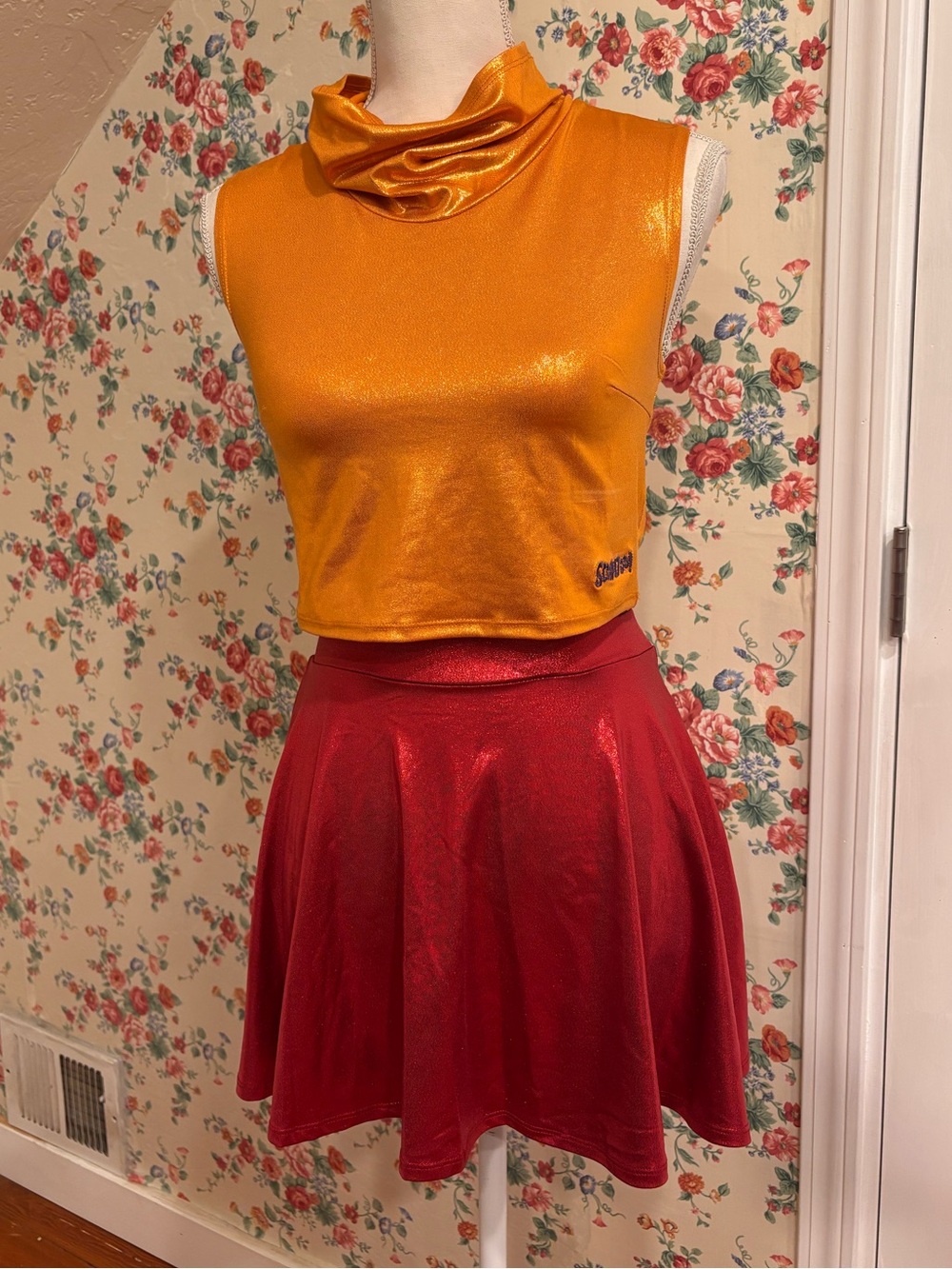 Scooby-Doo Sassy Velma Costume XS Metallic Orange Crop Top Red Skater Skirt